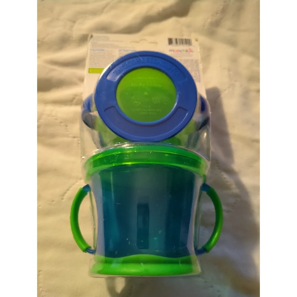 NEW 2 Pack Munchkin Snack Catcher, 2 Ct - Green And Blue